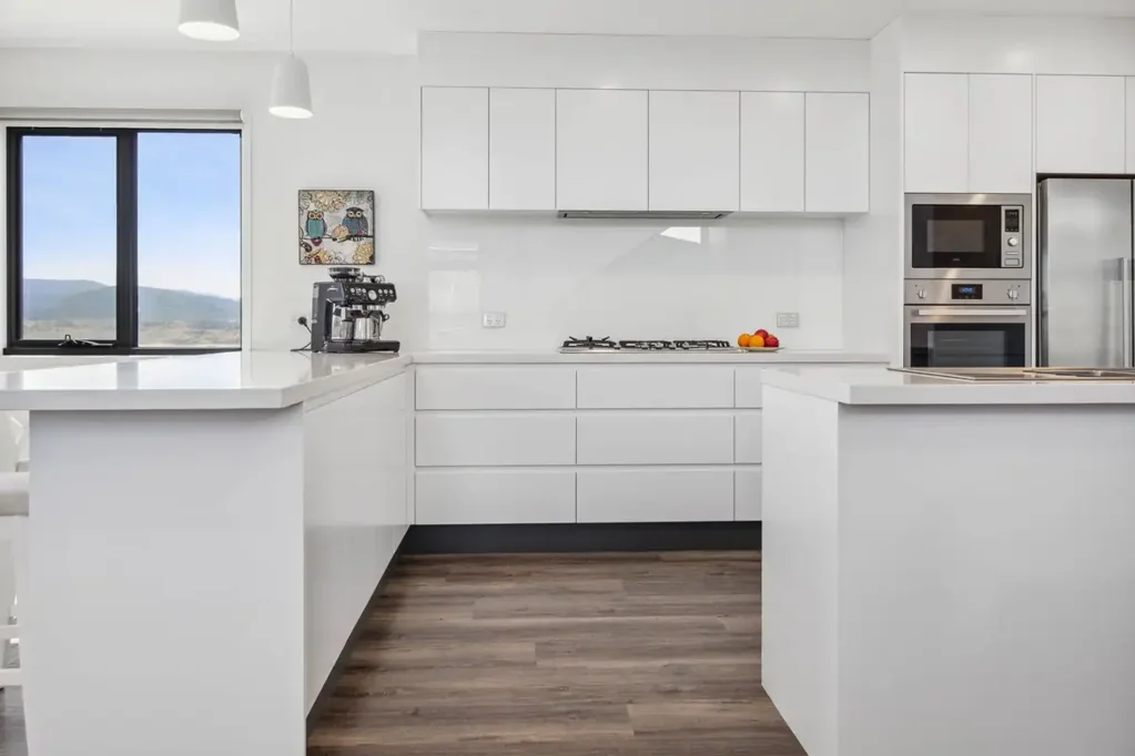 East Jindabyne 4Phòng ngủ Elevate Your Lifestyle: New Price on This Exquisite Luxury Home!