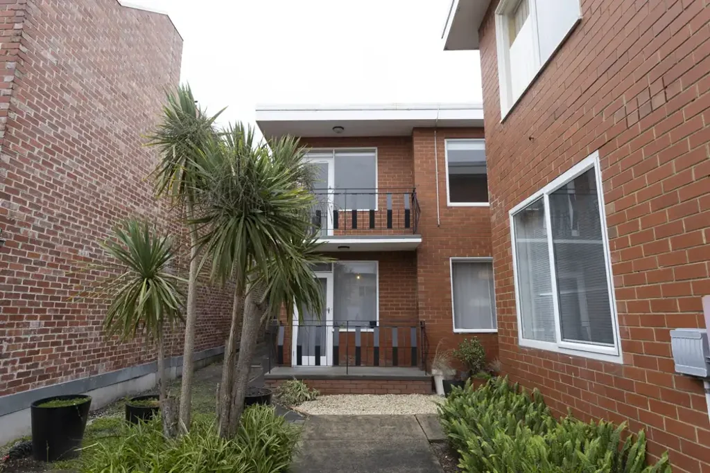 Fully Renovated St Kilda Apartment  |  FLARE REAL ESTATE