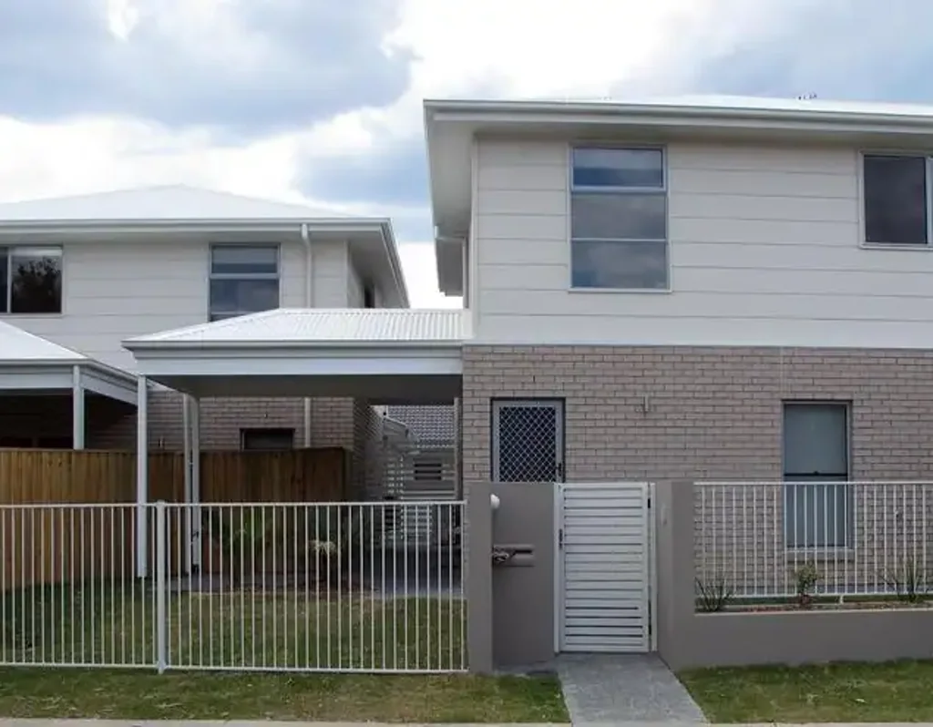 Three Bedroom Townhouse with Prime Location!