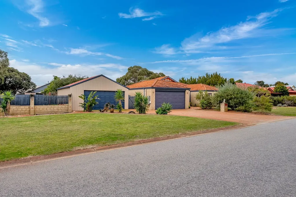 24 MIDSUMMER CIRCLE, Pinjarra, WA 6208