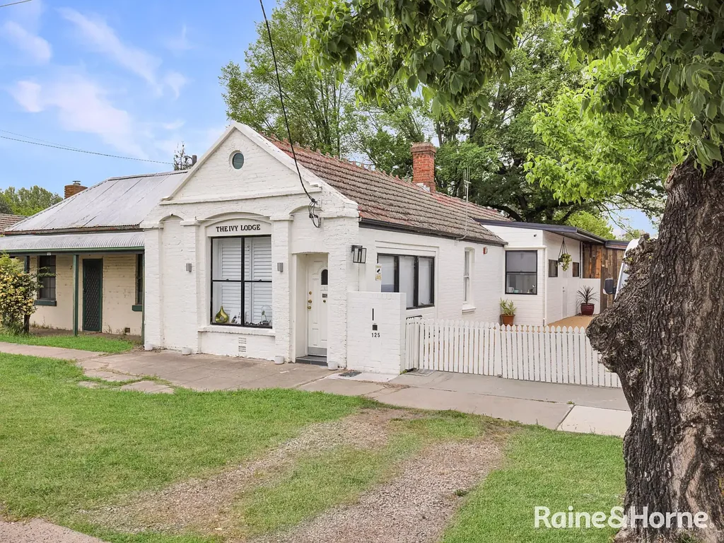 Beautifully presented 2 bedroom home AVAILABLE NOW!!!!