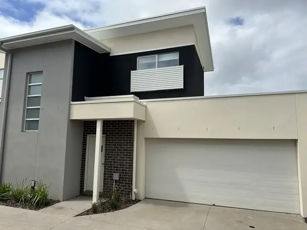 Central, Modern Townhouse