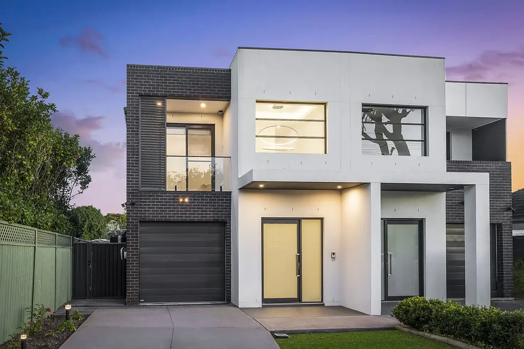 Caringbah South 5कमरा Timeless Family Luxury in a Blue-Ribbon Caringbah South Address