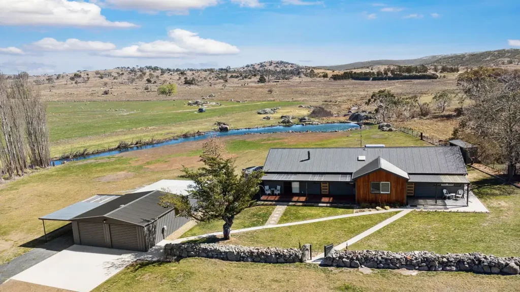 Berridale Country Retreat with Creek Frontage and Mountain Views