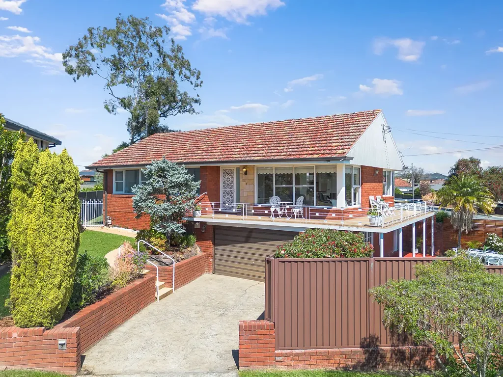 Roselands 3房 阳光充足的砖房，优越位置与未来潜力兼备 Sun-Drenched Brick Home Pairs Prime Position and Future Potential