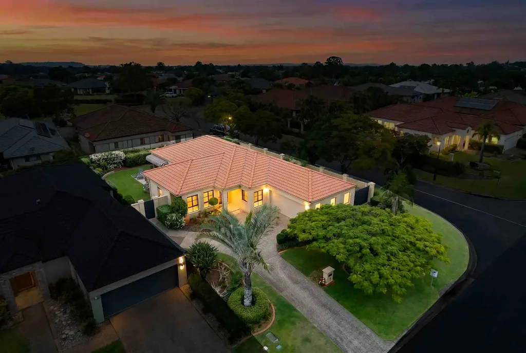 Hope Island 4房  SINGLE LEVEL CORNER BLOCK WITHIN GRACEMERE ESTATE