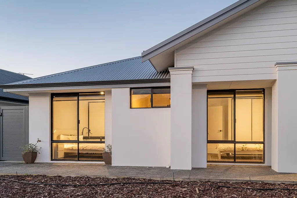 Modern Fully Furnished 2x1 Unit - All Bills Included - $750 per week