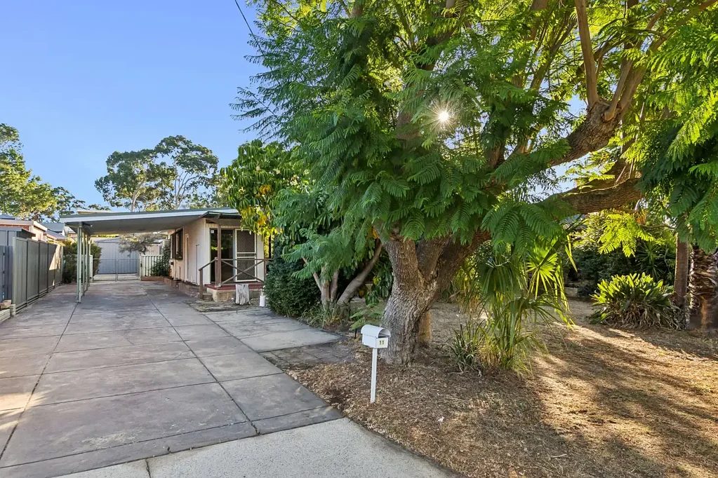 11 Bromley Street, Embleton, WA 6062