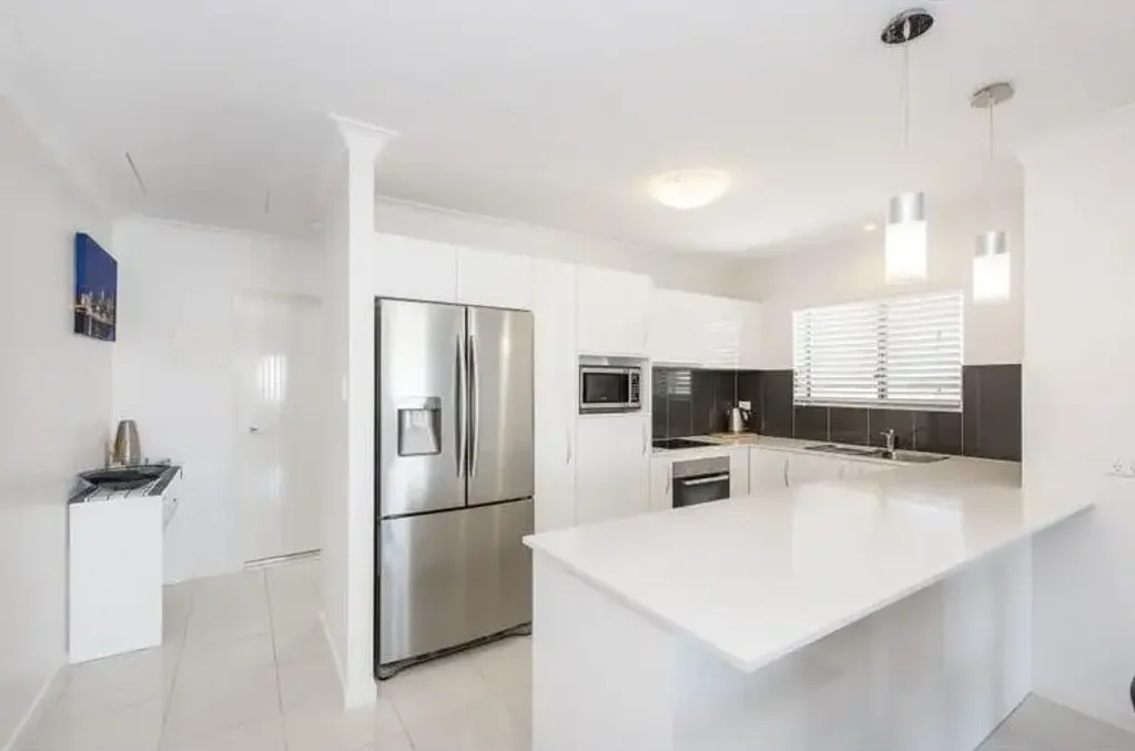 Stylish Top-Floor Living with Space, Privacy & Stunning Views