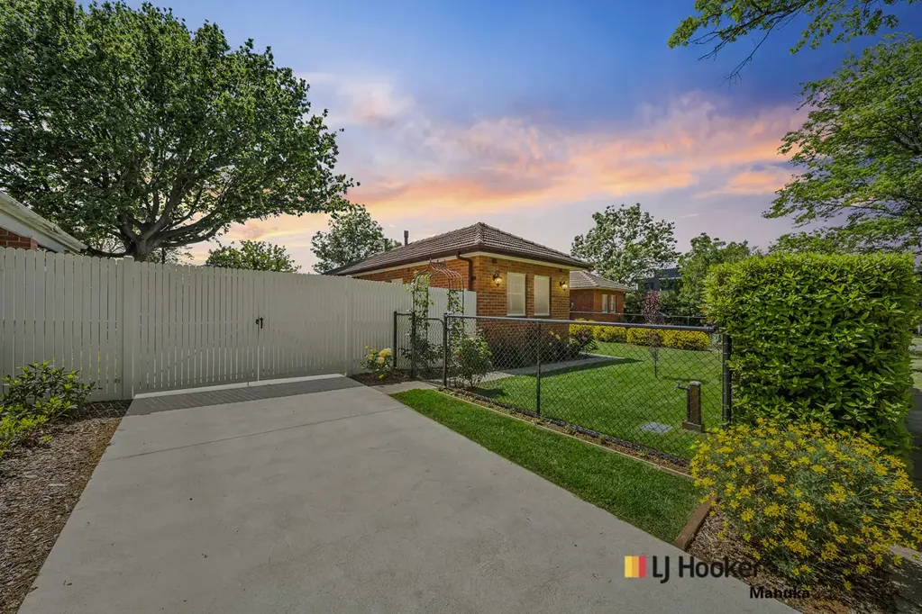 Narrabundah 3部屋 A beautifully renovated semidetached home, moments from Griffith Shopping Villag