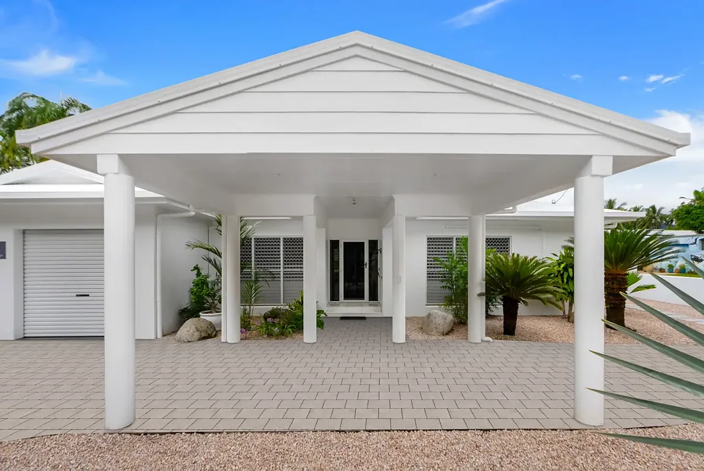 Port Douglas 4房  VENDORS ARE READY TO DOWNSIZE & MOVE ON - ALL SERIOUS OFFERS INVITED!