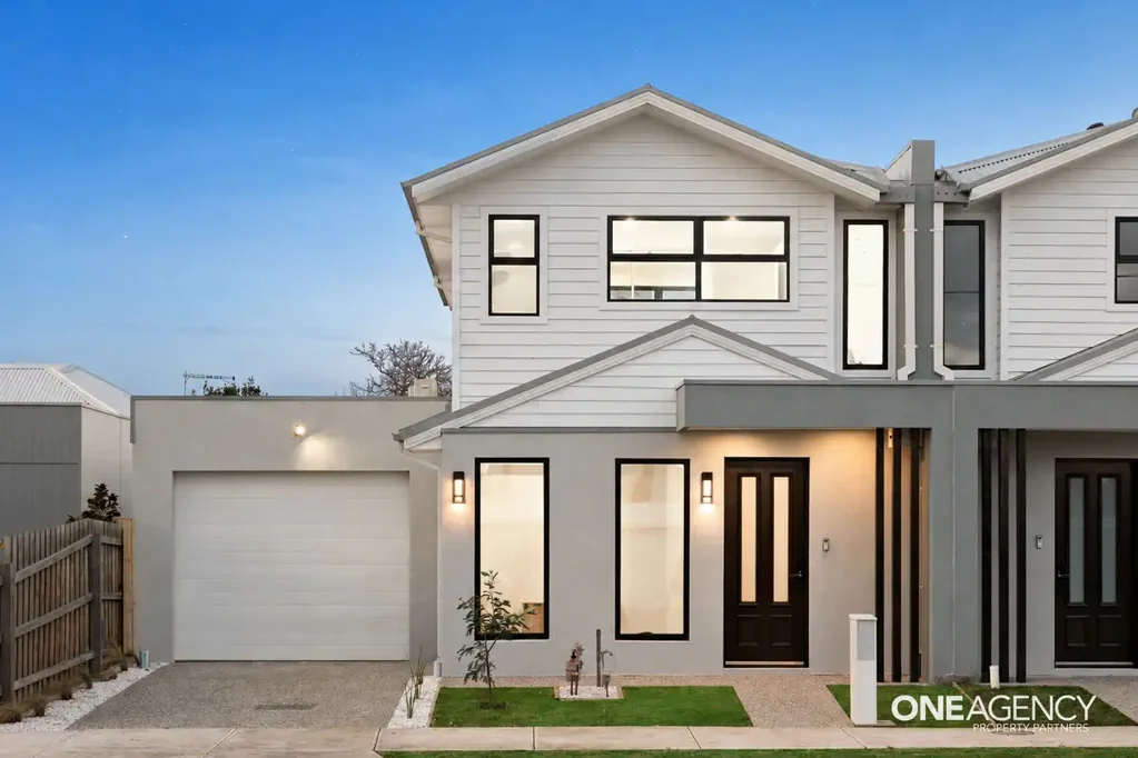 Brand New Sleek Finishes & Brushed Gold Details: Modern Townhouse Living at Its Finest!