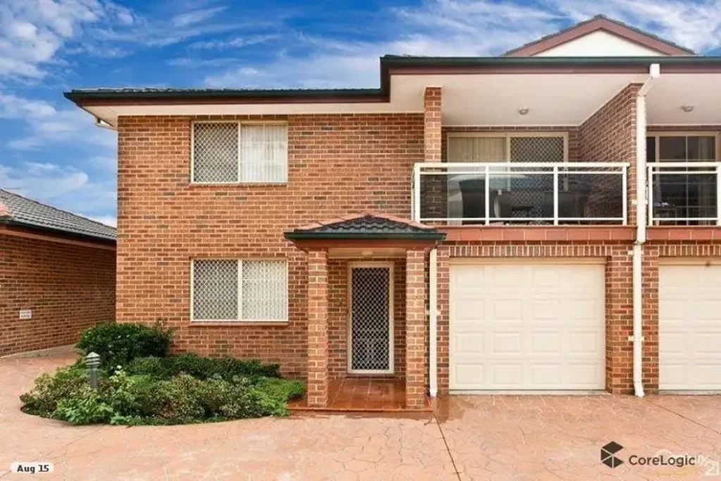 STUNNING RESIDENCE !!!! TOWN HOUSE AT HURSTVILLE FOR RENT''
