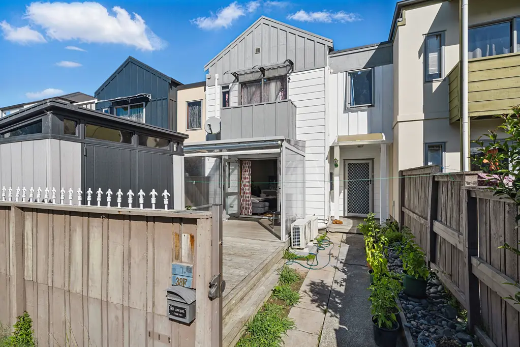 New Lynn 3Phòng ngủ No Body Corp and No Residential Society fees !!