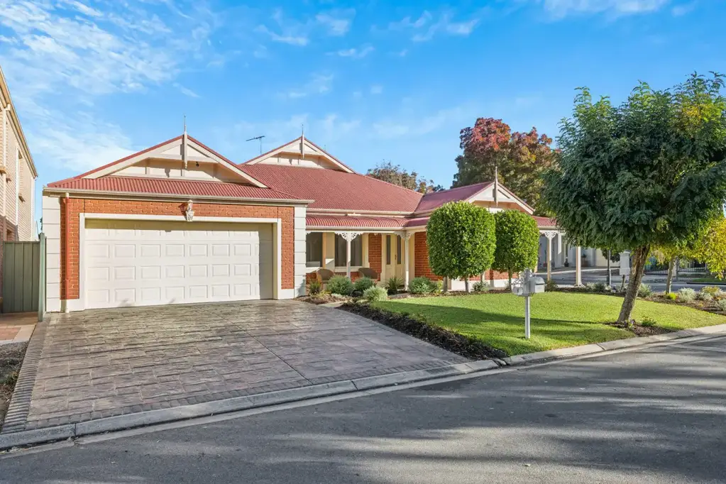 Mawson Lakes 5Zimmer A Wonderful Family Home with Spectacular Pond Views!