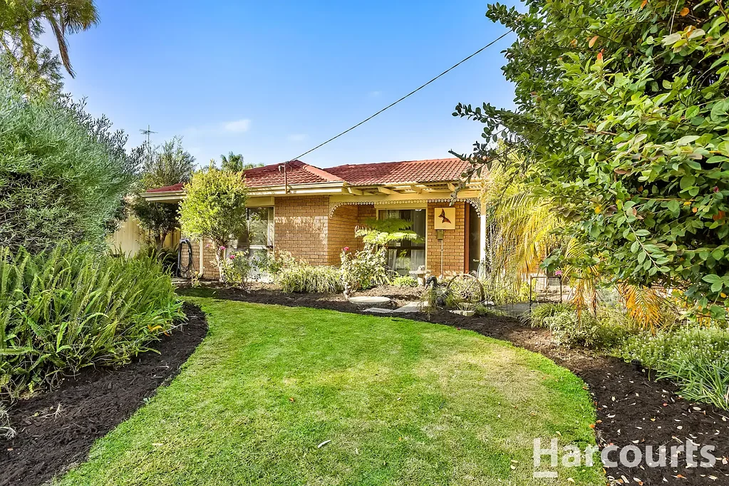 Greenfields 3房  Much-Loved Family Home with Lush Established Gardens