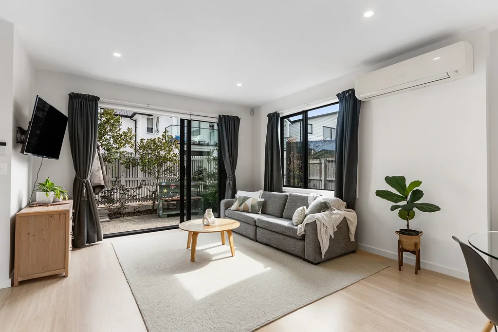 Waiotaiki Bay 3 Bedroom Quality G.J. Gardner Built Sun-trap with a view!