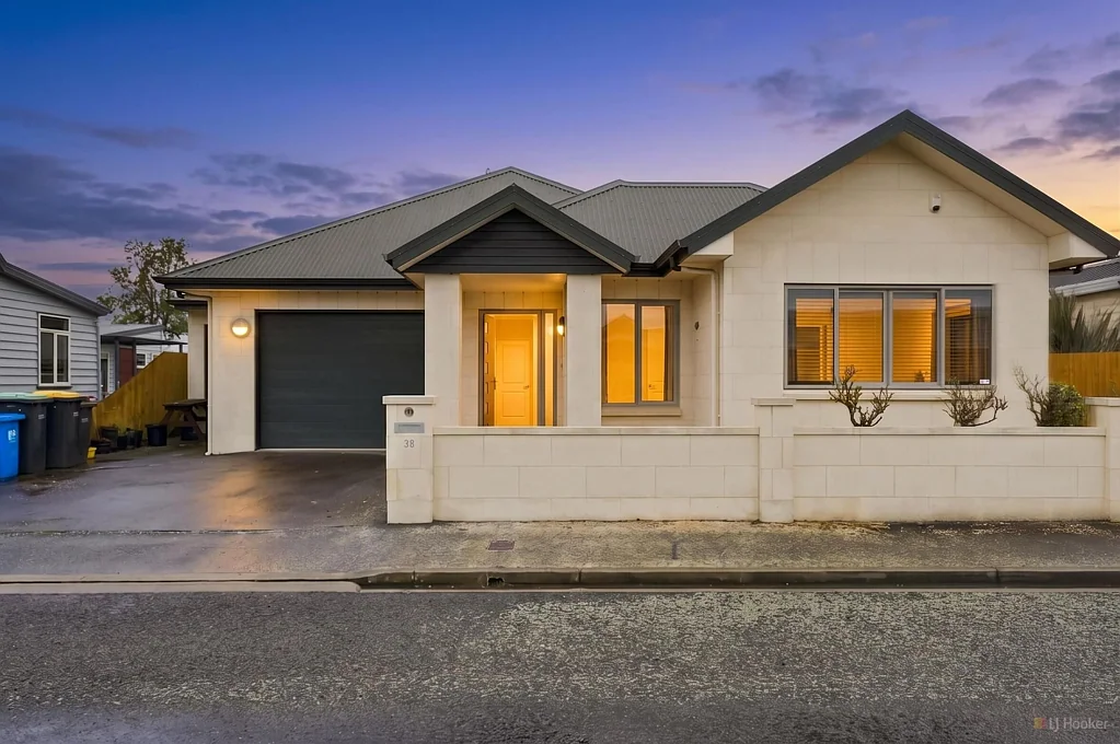 Seaview 2 Bedroom Central Oamaru Stone Townhouse