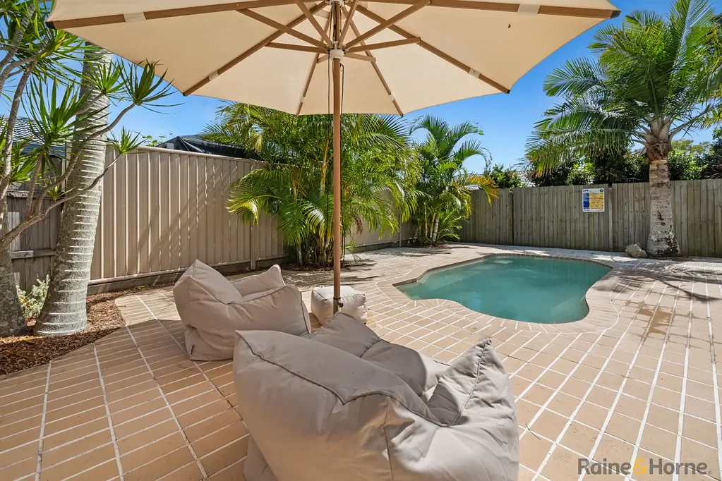 Pottsville 3chambre FULLY RENOVATED COASTAL DUPLEX WITH PRIVATE POOL