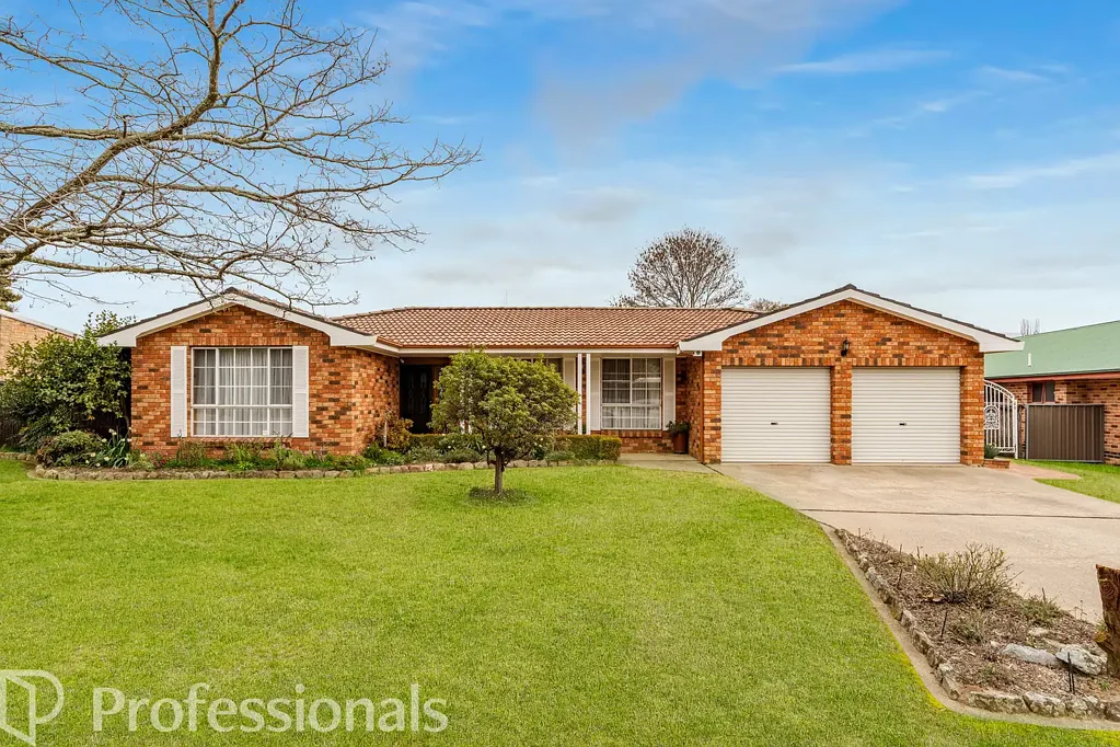 Orange 4 Bedroom Spacious Family Home on Quarter Acre Block