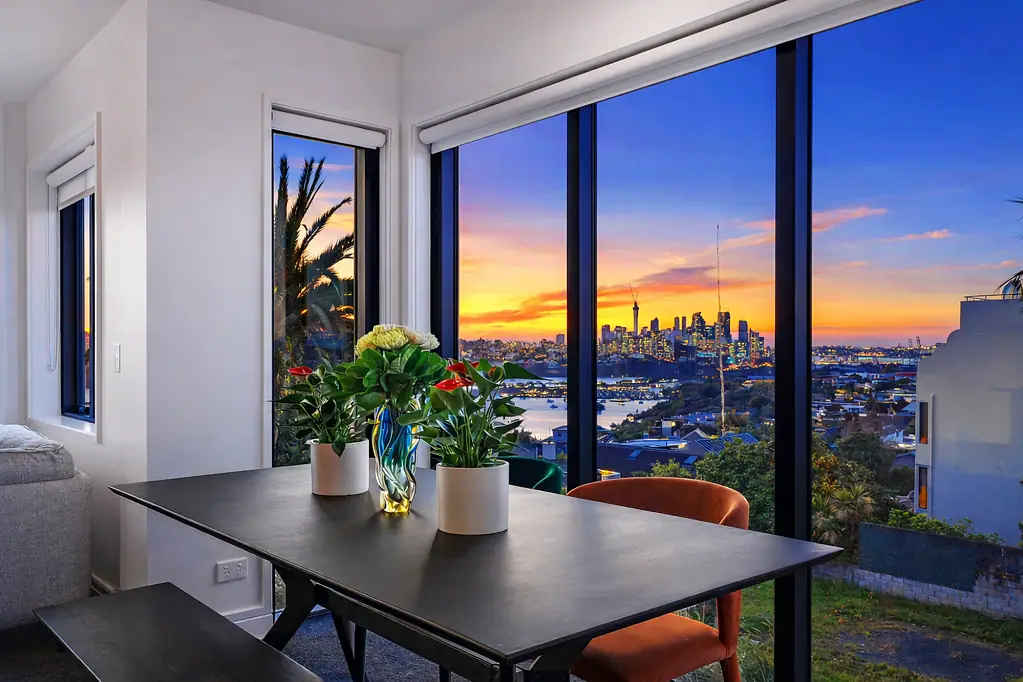 Orakei 2 Bedroom Heavily Discounted to Sell