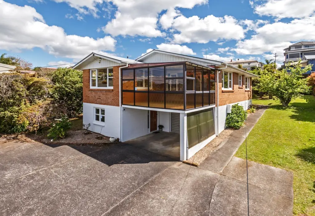 Constructed brick home offers your wonderful sea views