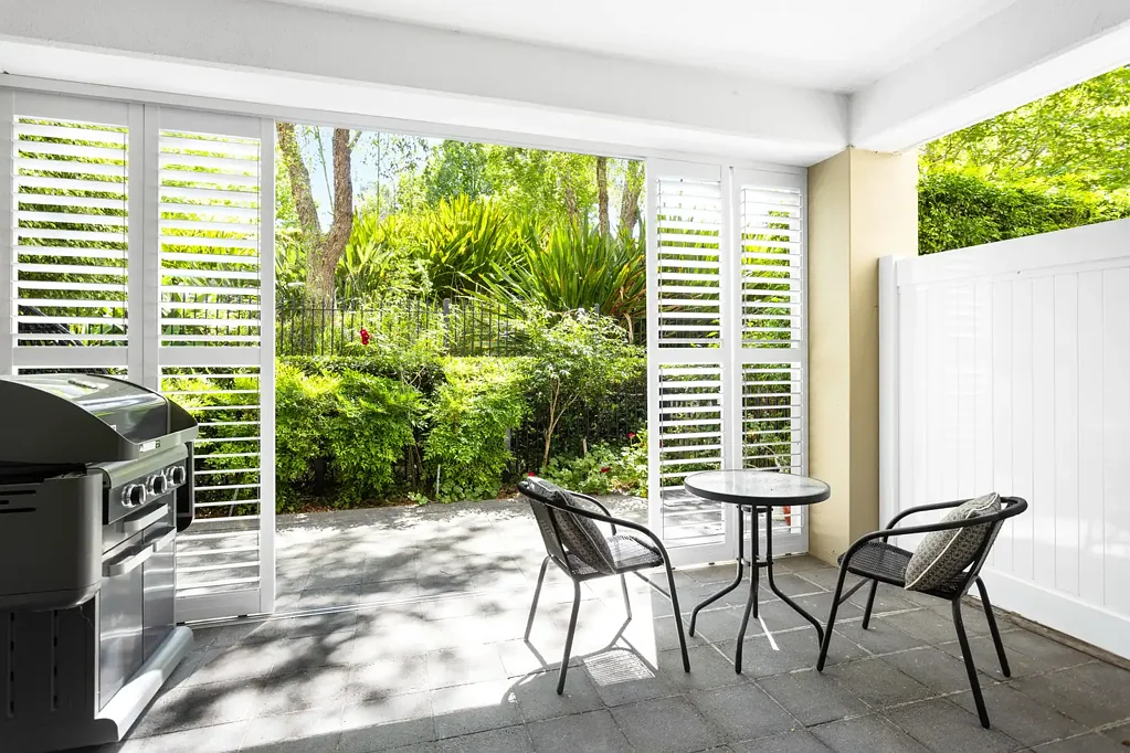 Breakfast Point 3房 Village Green正对面 两个安全车位 现代简约厨房 主卧带套间浴室 步行至IGA&Cabarita Ferry Spacious Garden Apartment in Garland Mews