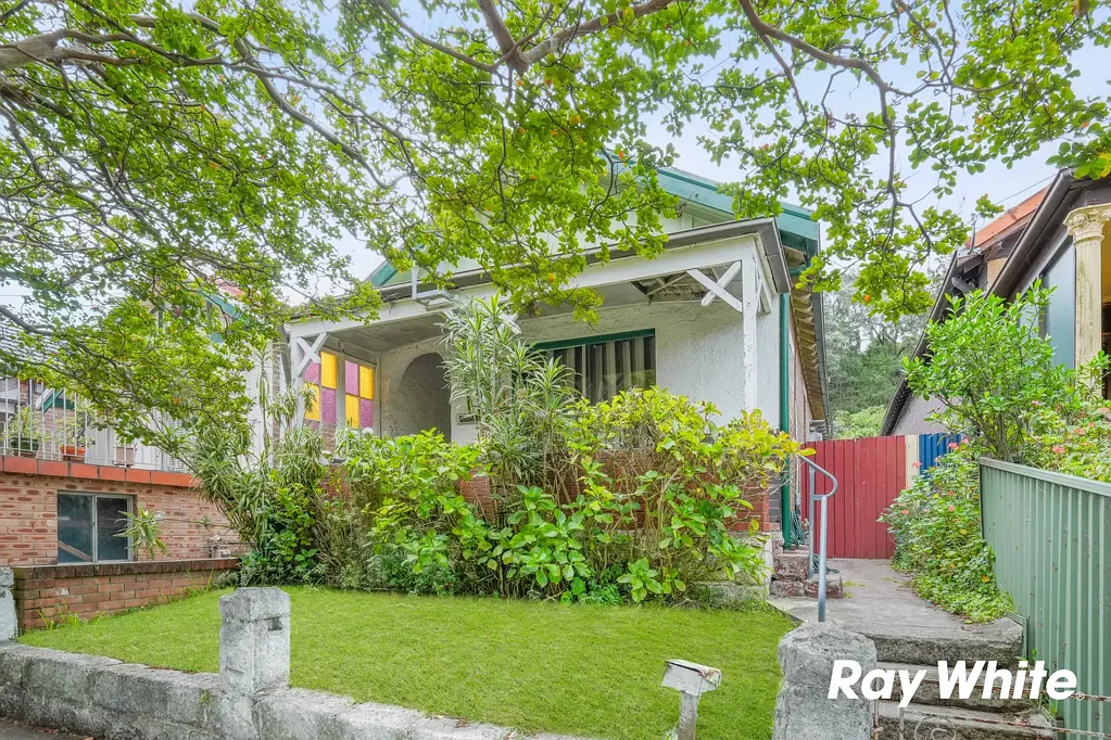 Marrickville 3房 Marrickville珍稀地块 429米深地 临河公园步道 近商圈购物 高挑天花板 翻新潜力无限 Ready for an Upgrade & Renovation Land 427sqm