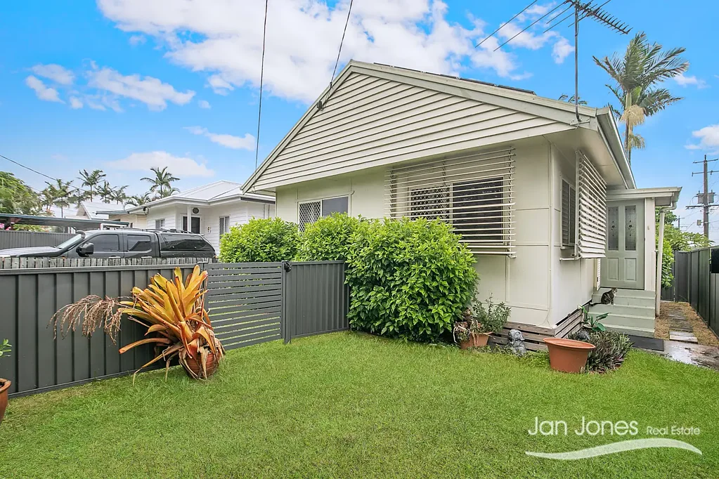 134 Oxley Avenue, Woody Point, QLD 4019
