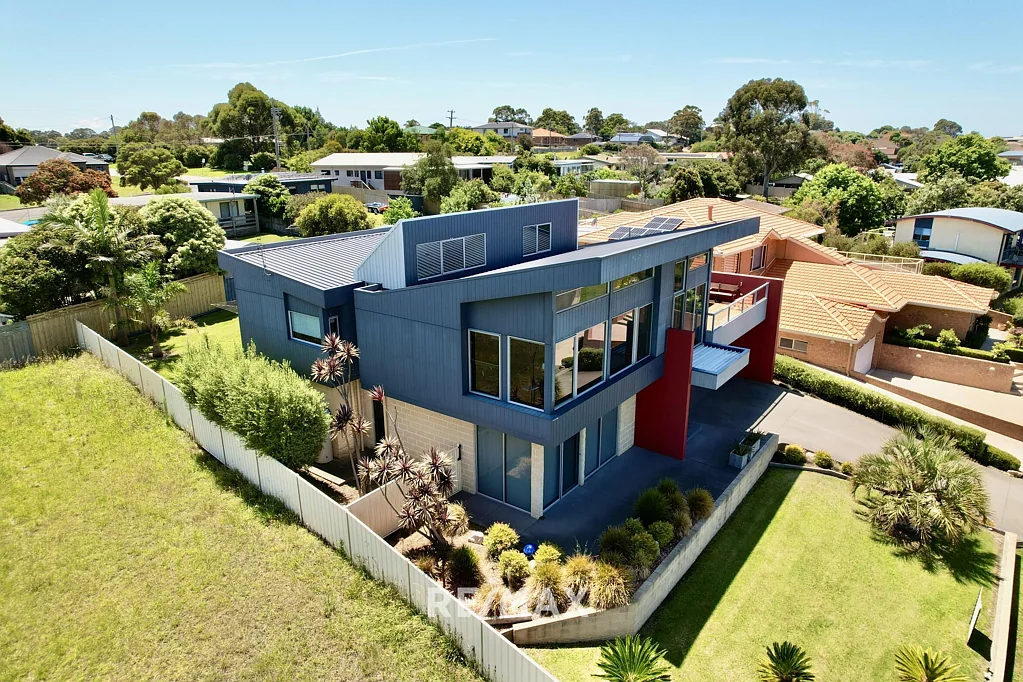 Lakes Entrance 4部屋 Luxurious Holiday Home with Water Views