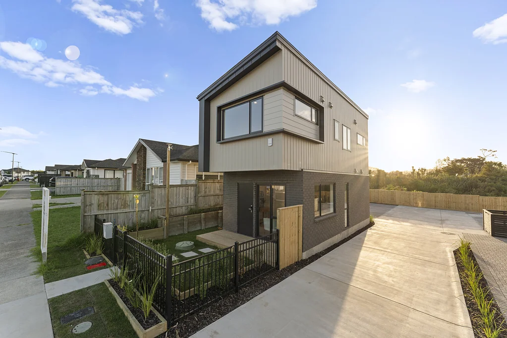 Silverdale 2Moenga Modern Standalone in Convenience Location
