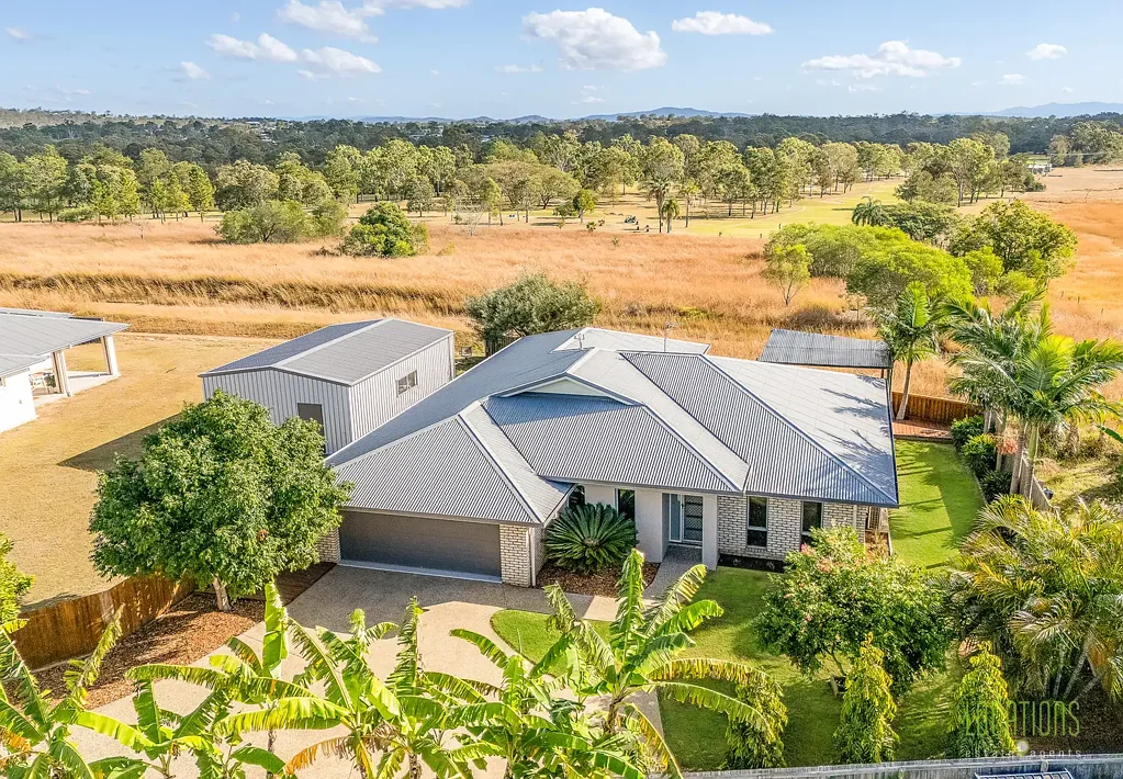 Calliope 4 Bedroom MODERN FOUR BEDROOM HOME WITH GOLF COURSE VIEWS