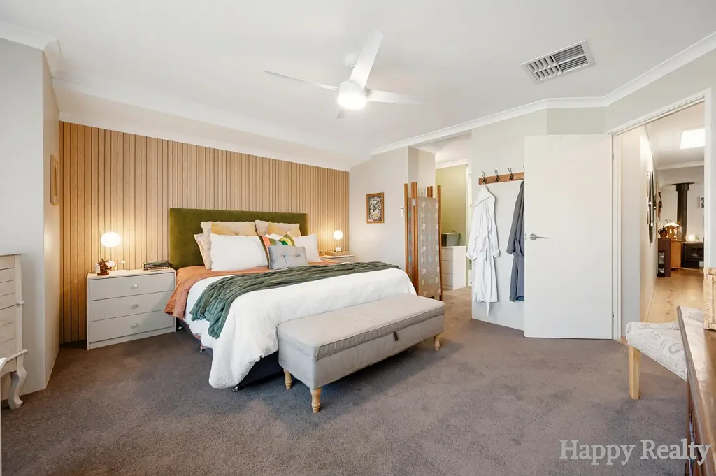 Canning Vale 4房  Beautifully Upgraded Family Home Filled with Natural Light & Thoughtful Living Spaces