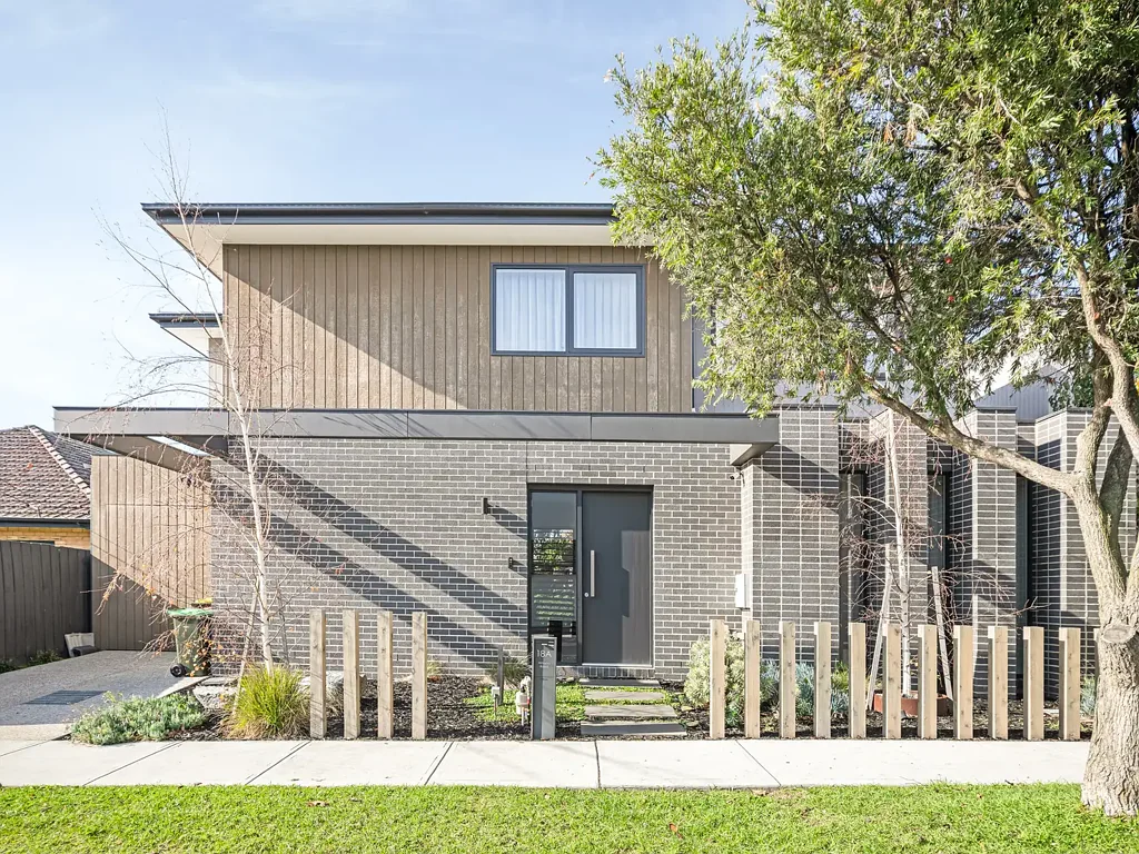 Contemporary Family Living in the Heart of Bentleigh East