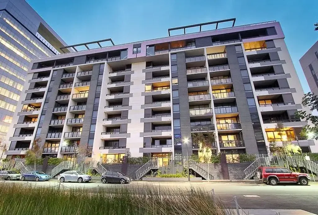 Docklands 2房 Montage大楼壮景 105㎡阔宅 主卧套带步入衣帽间 开放式厨餐区 岛台燃气电器 公园瞰景阳台 2个安全车位 自然采光充沛 步行公园商圈 电车车站近便 LOW DENSITY & LIGHT FILLED CORNER POSITION RESIDENCE WITH OVER 100 SQM OF INTERNAL LIVING