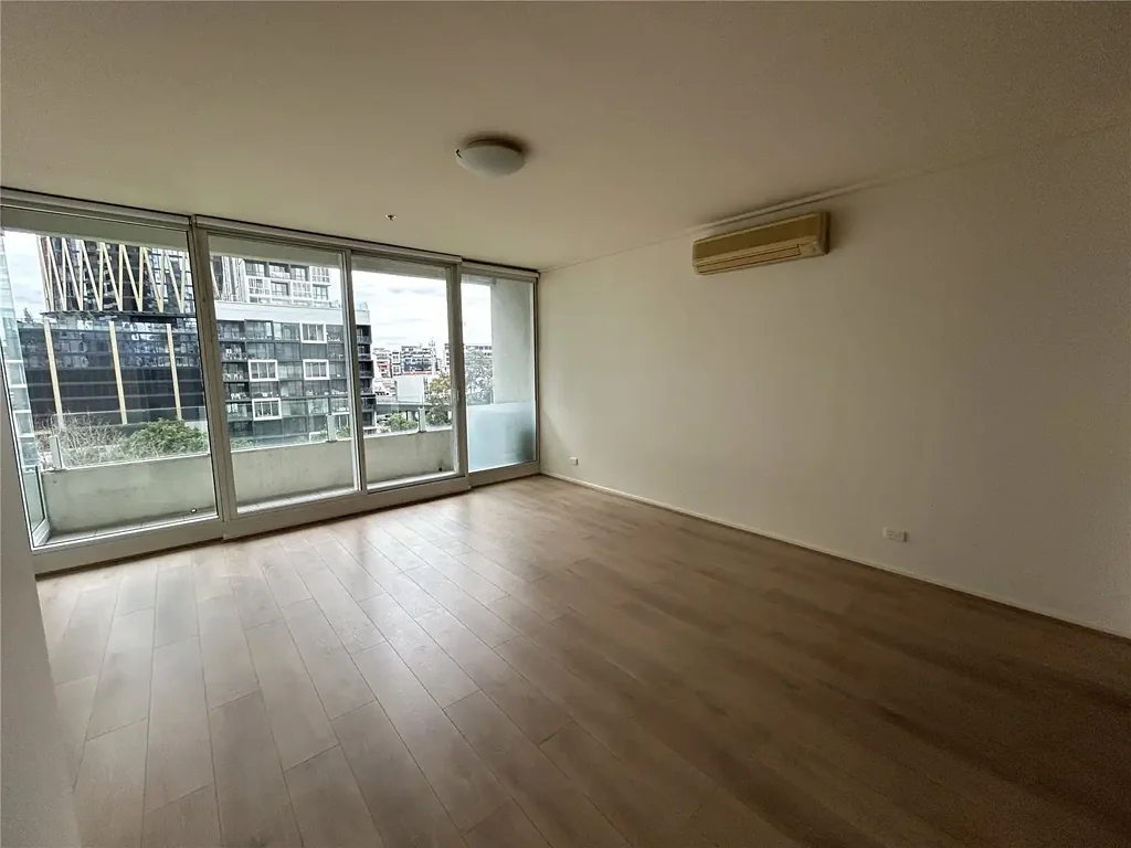 Amazing Three Bedroom Apartment Close To Everything!