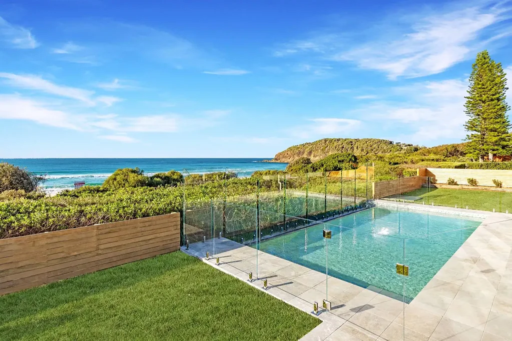 Boomerang Beach 6房  Contemporary Coastal Excellence – A Rare Offering
