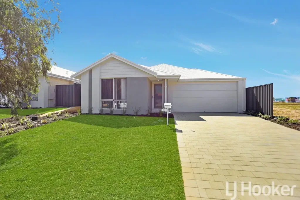 Stunning Beachside Living in Seaside Estate, Madora Bay.