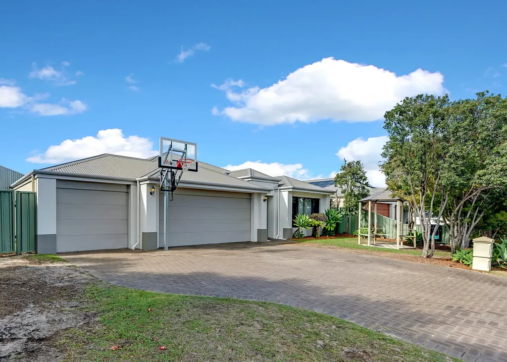 Vasse 4ห้องนอน Big home, pleasant neighbourhood