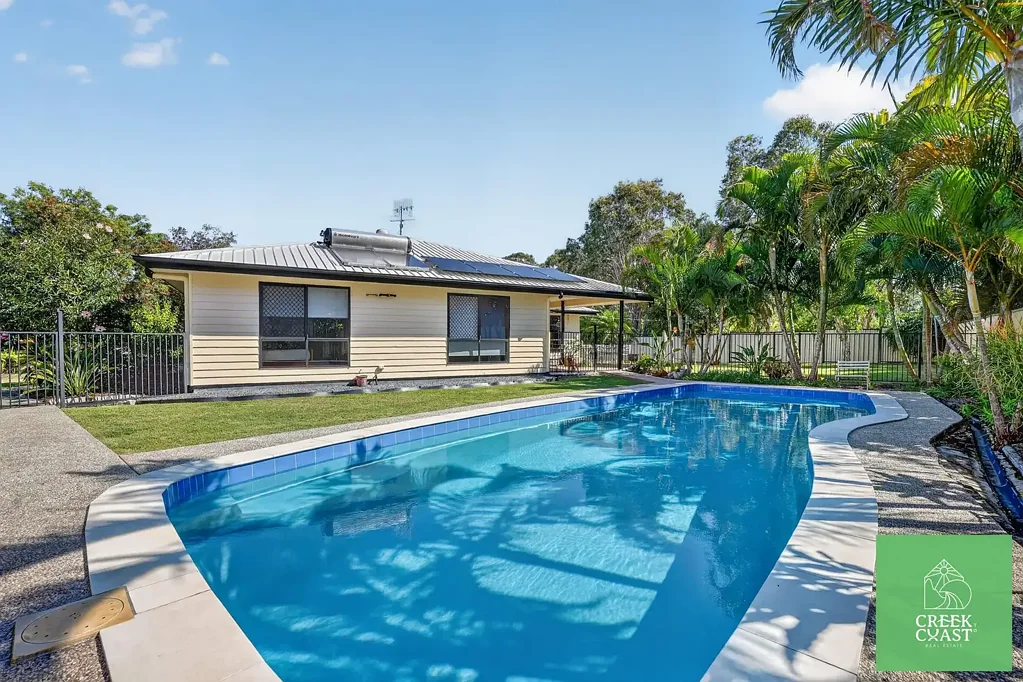 Cooloola Cove 4Zimmer Coastal Home on Half An Acre, Huge Shed, Pool & Prime Corner Exposure!
