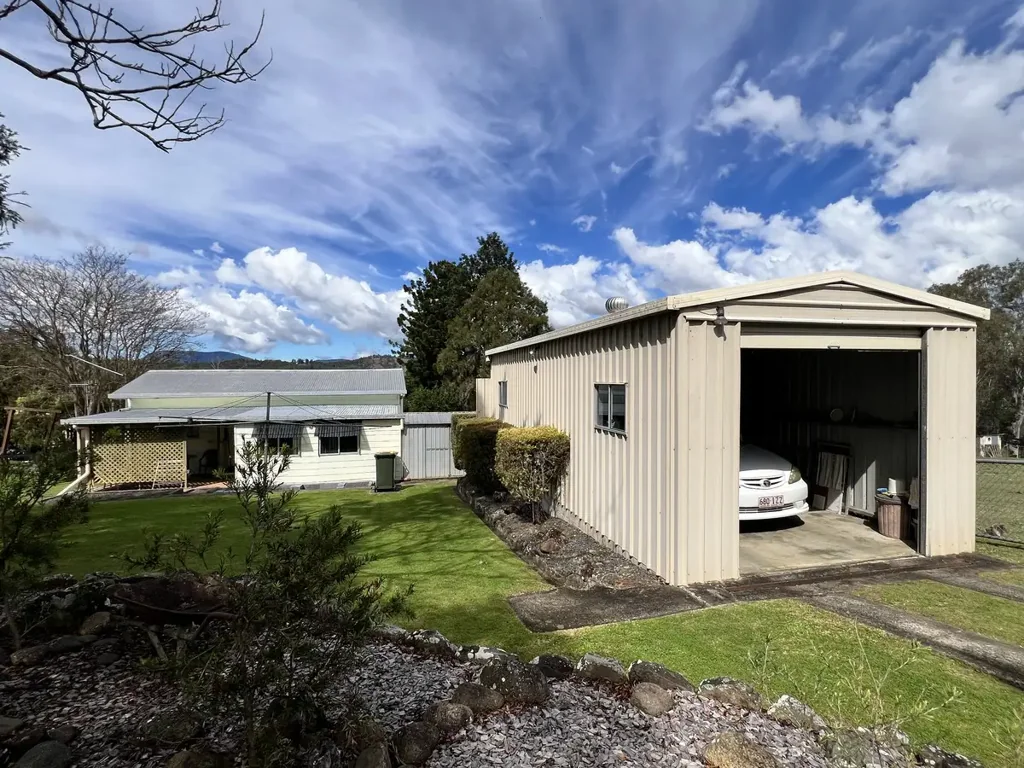 Rathdowney 2Kwarto Downsizing to a tree change?