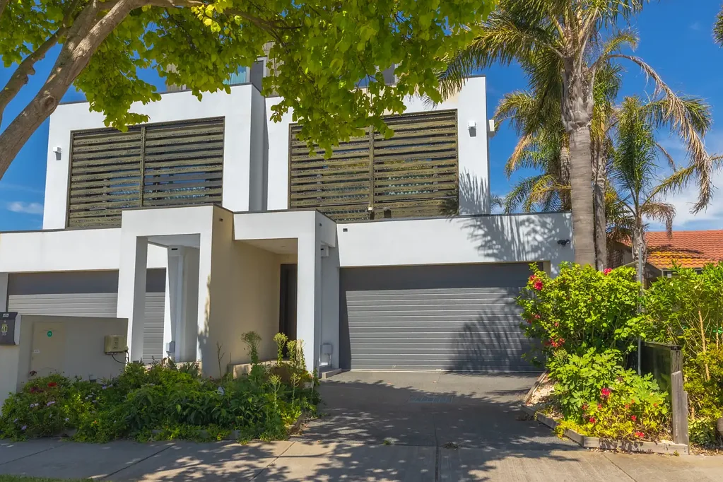 Waterfront Home- 3 Levels with internal lift, 3 Large bedroom plus 1 Study