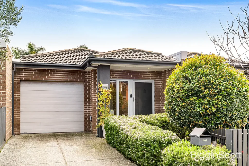 Altona North 2침실 Contemporary Single Level Living - Close Proximity To Local Shops