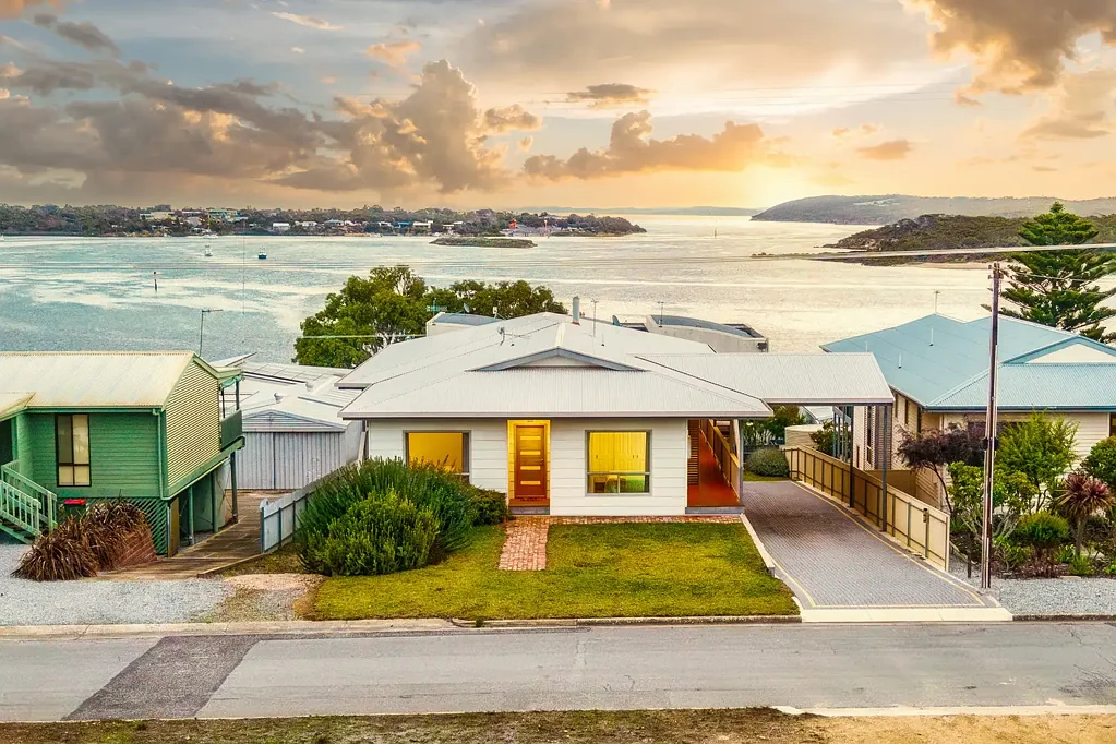 Coffin Bay 4 Bedroom Unrivalled Views & Quality Craftsmanship...