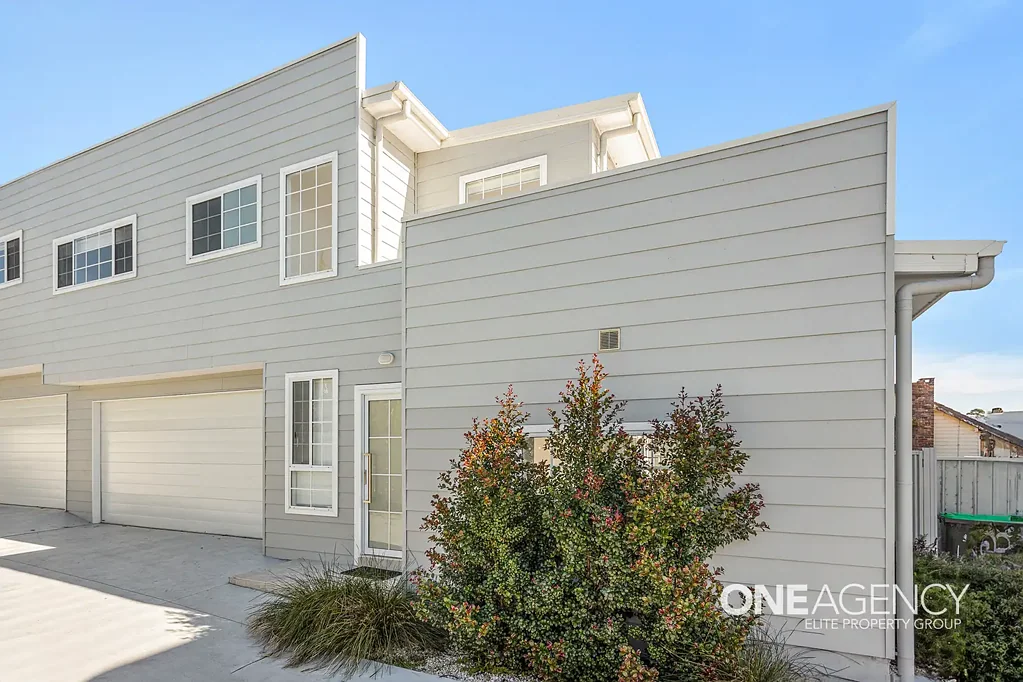 LAKESIDE LIVING MEETS MODERN CONVENIENCE