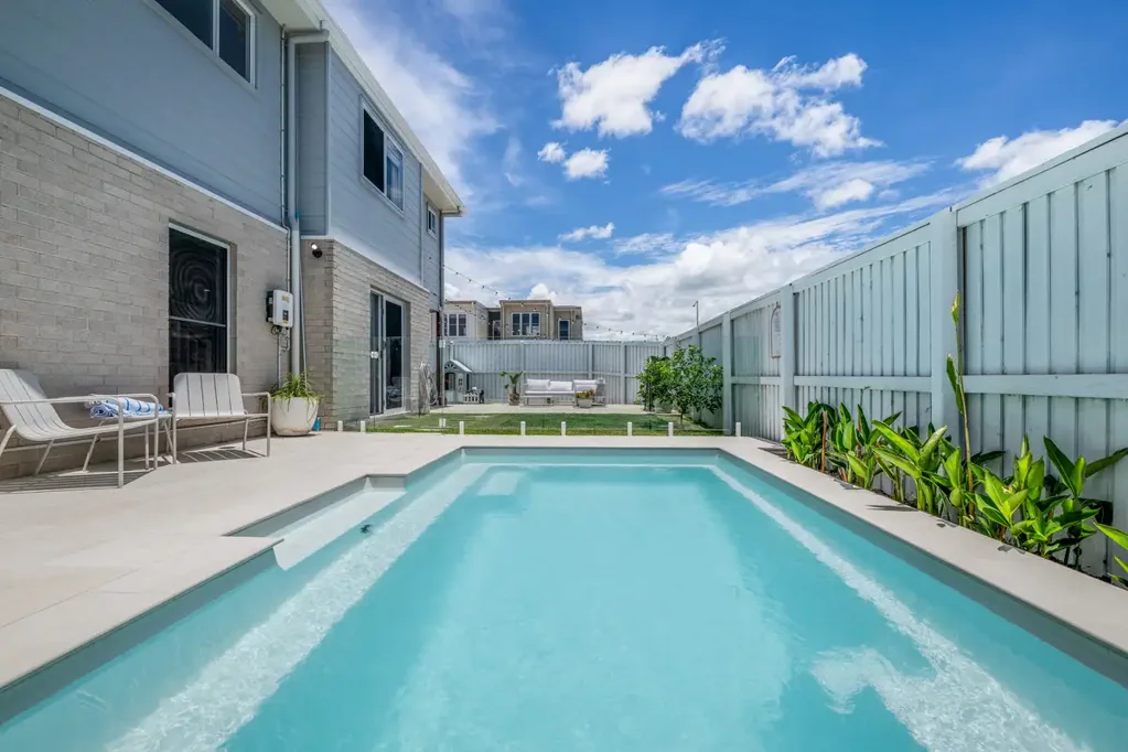 Banya 4房  A Showstopping Entertainer with Heated Pool