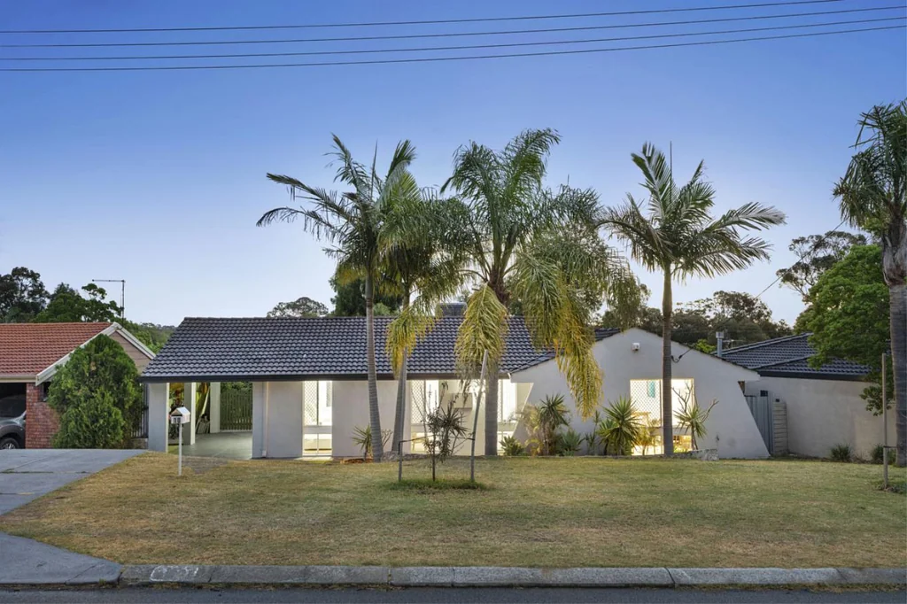 10 Galahad Way, Carine, WA 6020