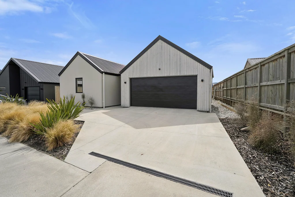 2 Barn Road, Hanley's Farm, Jacks Point, Queenstown-Lakes, Otago