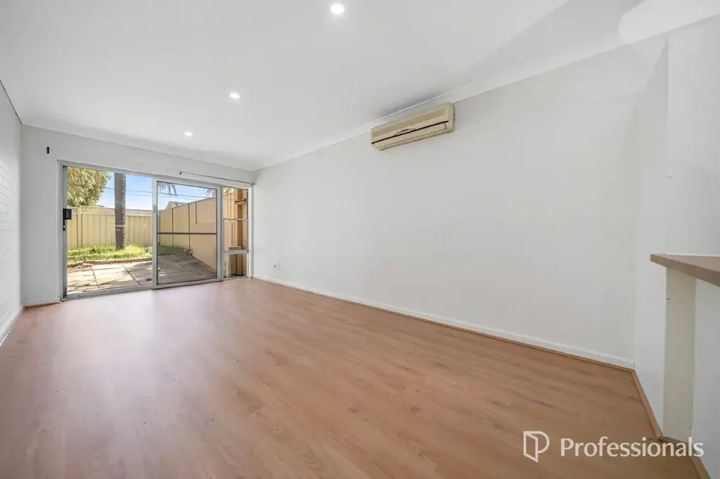 Queens Park 2Kwarto Easy-Care Villa Living with a Spacious Private Backyard