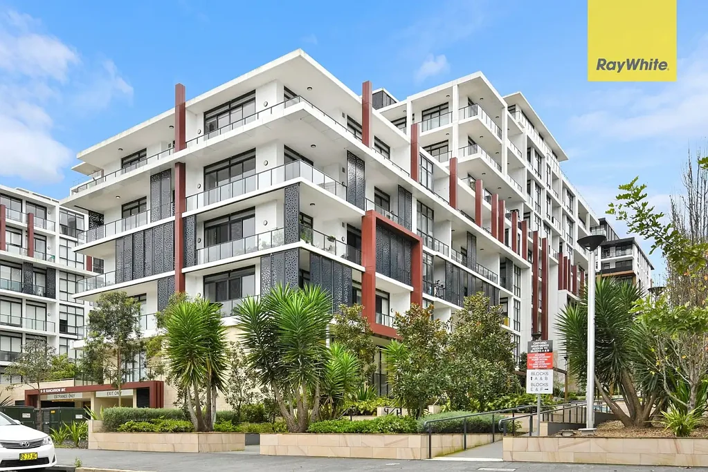 Ryde 1ห้องนอน Spacious One-Bedroom + Study Retreat Overlooking Tranquil Gardens Near the Parramatta River